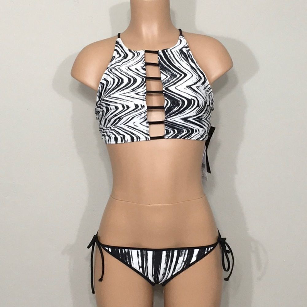 VOLCOM high neck string bikini. M/L and S/XS - Picture 8 of 16